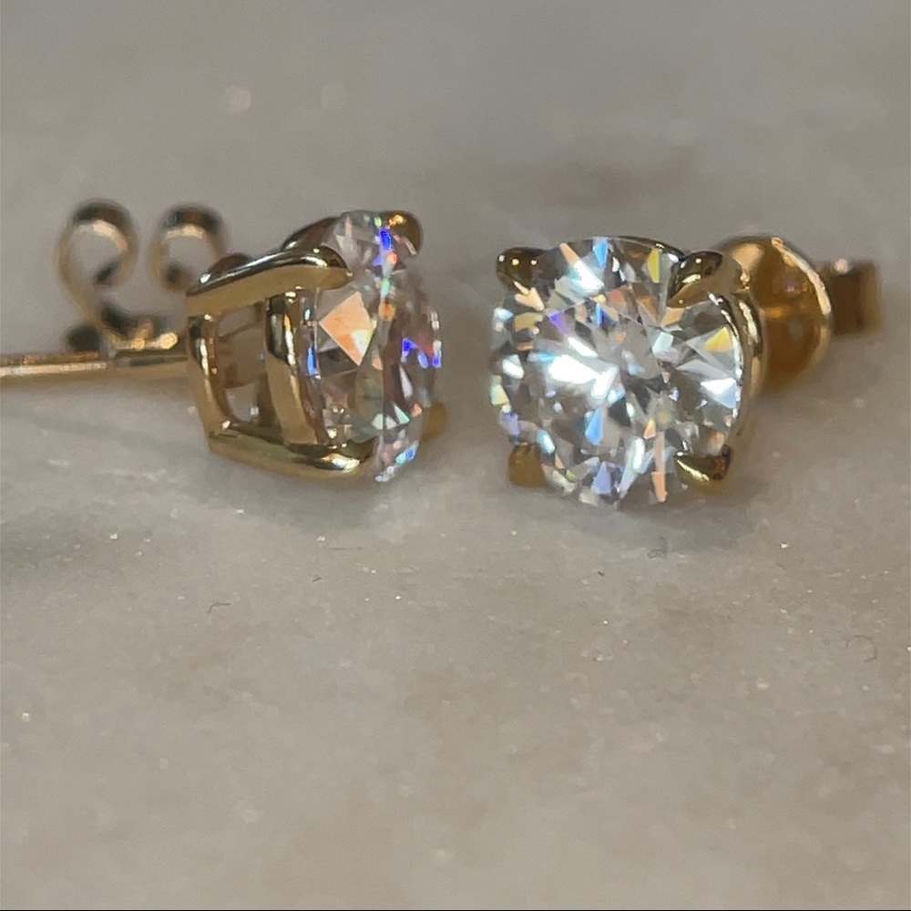4tcw 14k Gold/White Gold Stud Earrings -Screw Back - Picture 4 of 9